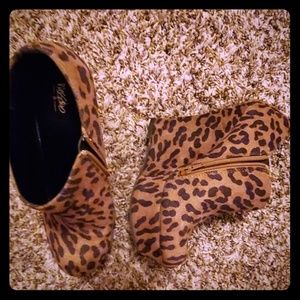 Suede Mossimo cheetah print booties